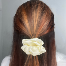 Load image into Gallery viewer, CRÈME Mulberry Silk Scrunchie
